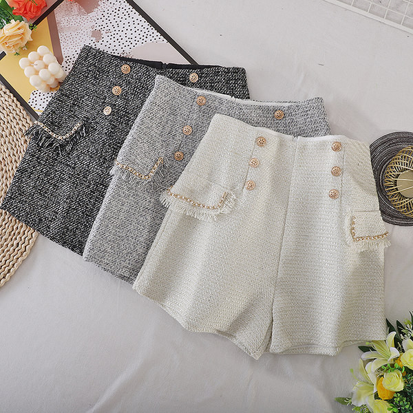 Pantaloni scurti moderni de dama cu pietre si talie inalta