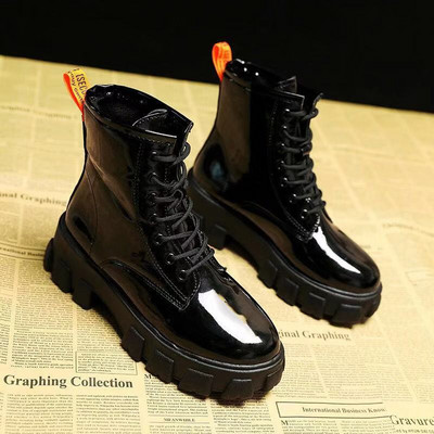 Cizme de damă elegante din piele lăcuită, cu șireturi și talpă aspră