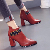 Cizme moderne din piele ecologica cu toc patrat inalt de 9 cm si catarama