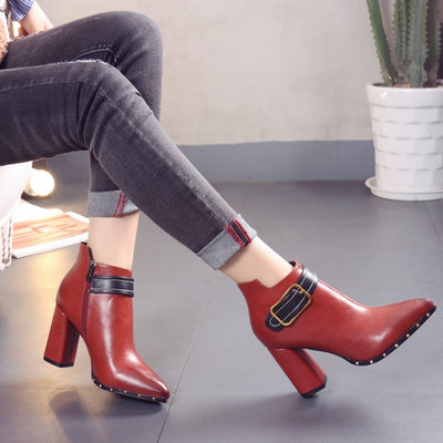 Cizme moderne din piele ecologica cu toc patrat inalt de 9 cm si catarama