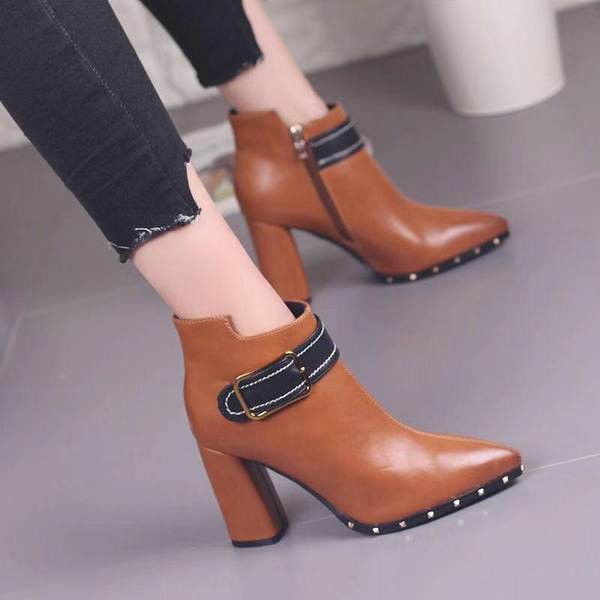 Cizme moderne din piele ecologica cu toc patrat inalt de 9 cm si catarama