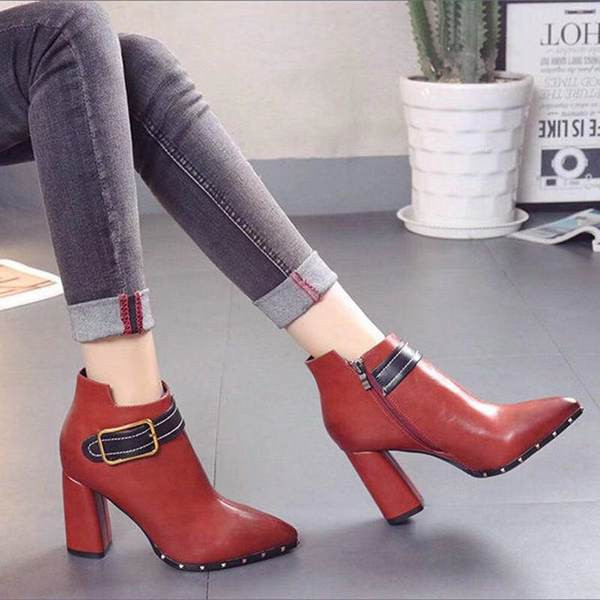 Cizme moderne din piele ecologica cu toc patrat inalt de 9 cm si catarama