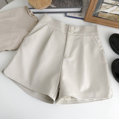 Pantaloni scurți din piele cu nasturi