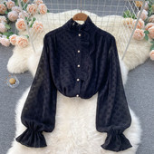 Cămașă de damă de culoare neagră și nasturi