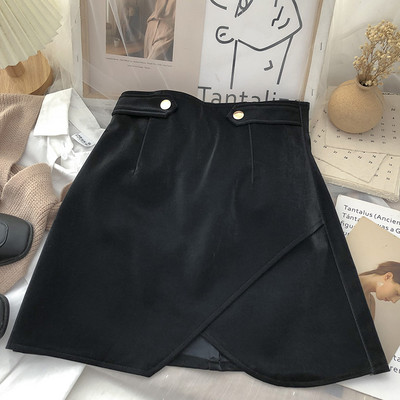 Fusta topică cu nasturi și talie înaltă