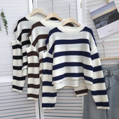 Pulover de damă cu dungi, cu decolteu rotund și mâneci lungi