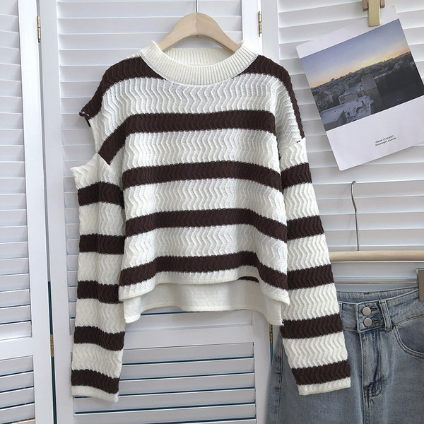 Pulover de damă cu dungi, cu decolteu rotund și mâneci lungi
