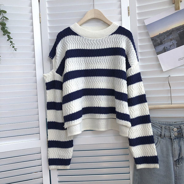 Pulover de damă cu dungi, cu decolteu rotund și mâneci lungi