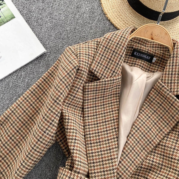 Geaca dama in carouri cu centura si buzunare