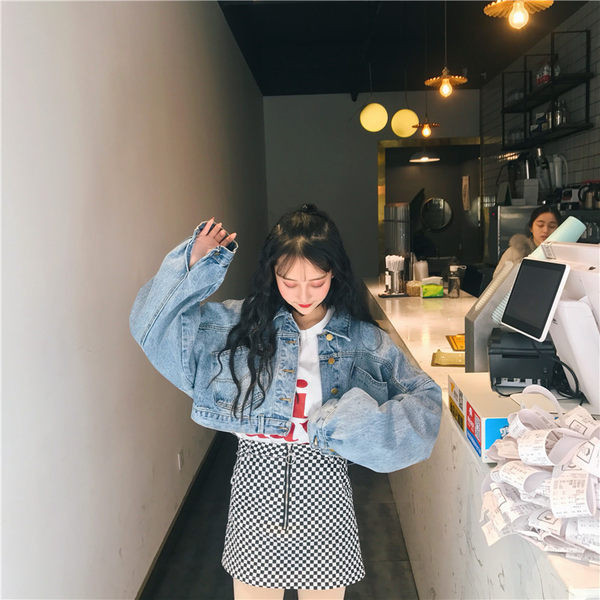 Geaca de dama de actualitate scurta din denim model larg cu nasturi