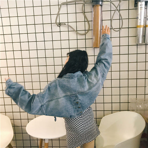 Geaca de dama de actualitate scurta din denim model larg cu nasturi