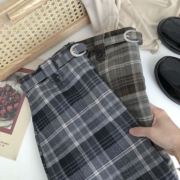 Fusta scurta in carouri cu centura