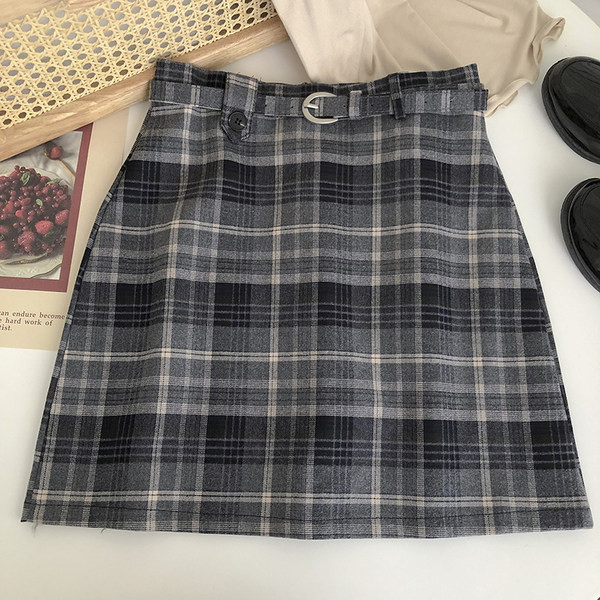 Fusta scurta in carouri cu centura