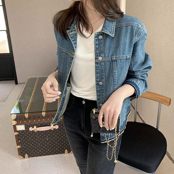 Geaca de dama moderna din denim model simplu cu nasturi