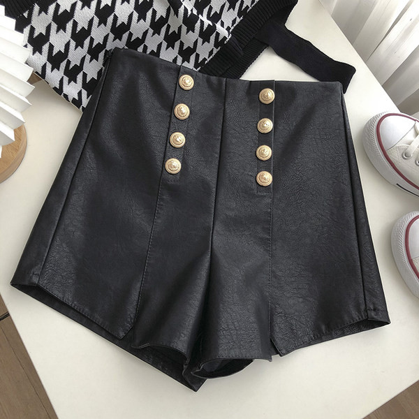 Pantaloni scurți moderni cu nasturi