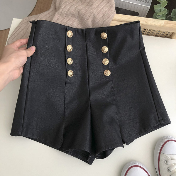 Pantaloni scurți moderni cu nasturi