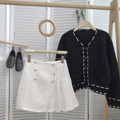 Fusta scurta moderna cu nasturi si talie inalta