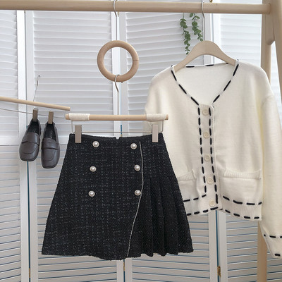 Fusta scurta moderna cu nasturi si talie inalta