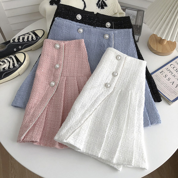 Fusta scurta moderna cu nasturi si talie inalta