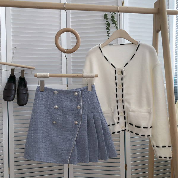 Fusta scurta moderna cu nasturi si talie inalta