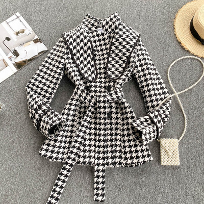 Palton de dama cu curea alb-negru