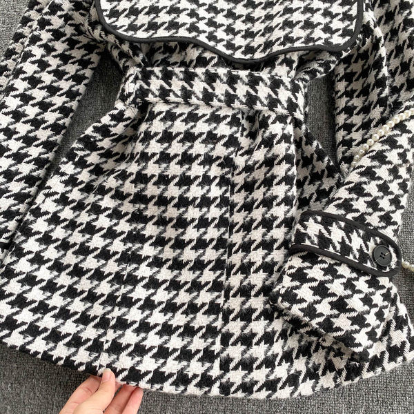 Palton de dama cu curea alb-negru