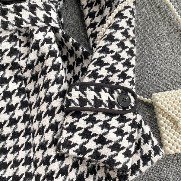 Palton de dama cu curea alb-negru