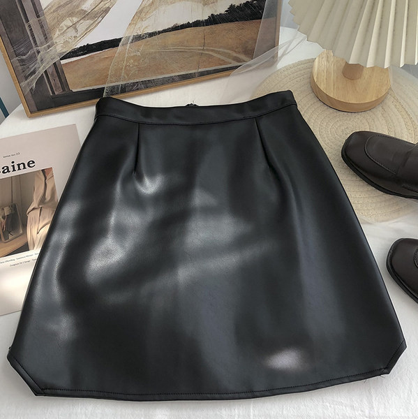 Fusta scurta din piele model simplu