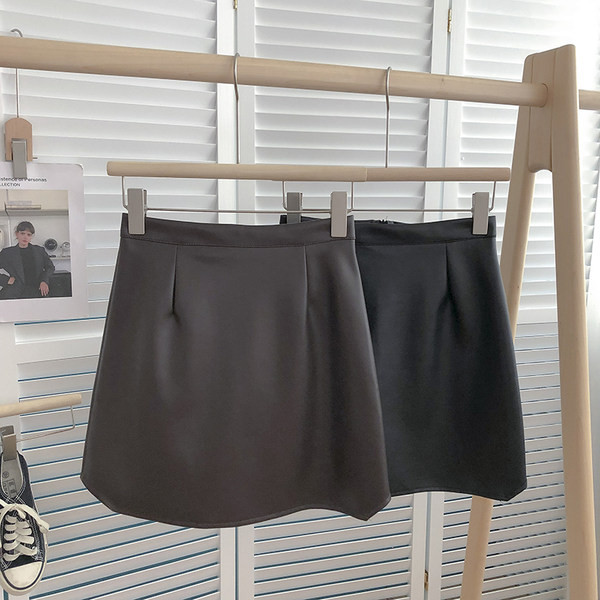 Fusta scurta din piele model simplu