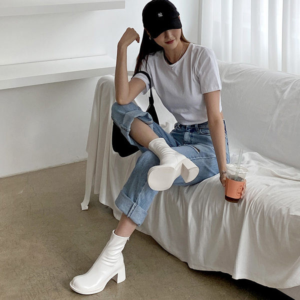 Cizme de dama rotunjite cu toc patrat de 6 cm si inchidere cu fermoar