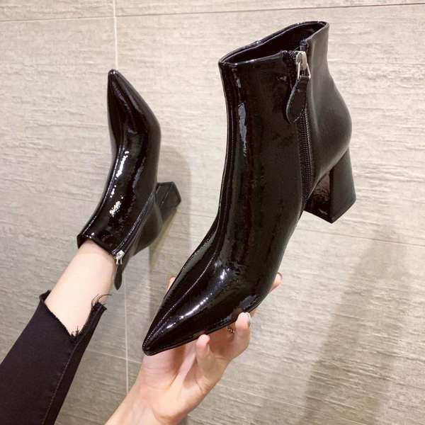 Cizme moderne din piele lacuita cu toc patrat si fermoar