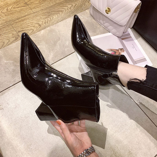 Cizme moderne din piele lacuita cu toc patrat si fermoar