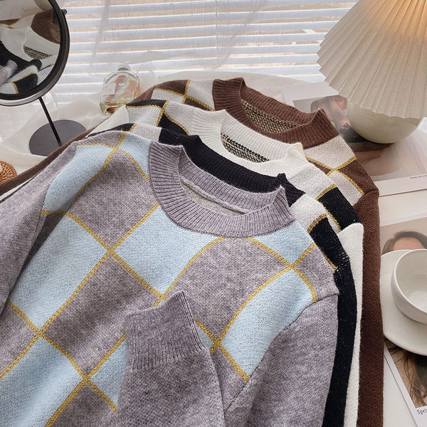 Pulover de dama cu decolteu rotund