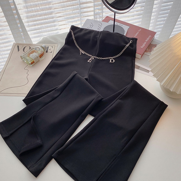 Pantaloni moderni cu lanț metalic