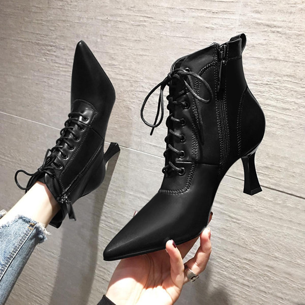 Cizme de dama in stil britanic cu sireturi si fermoar cu toc subtire