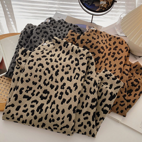 Pulover de dama cu imprimeu leopard