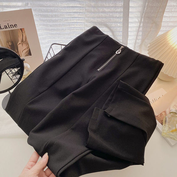 Pantaloni de dama la moda cu fermoar