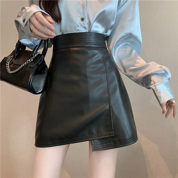 Fusta scurta de dama cu crapa si talie inalta