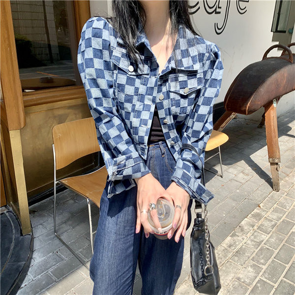 Geaca de dama stilata din denim model scurt cu nasturi