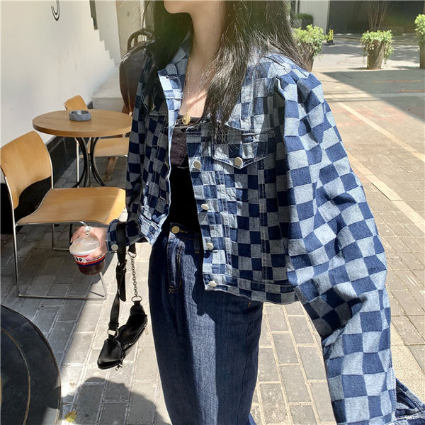 Geaca de dama stilata din denim model scurt cu nasturi