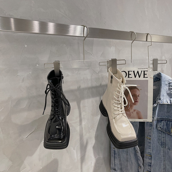 Cizme pătrate de damă din piele lăcuită cu șireturi și talpă plată