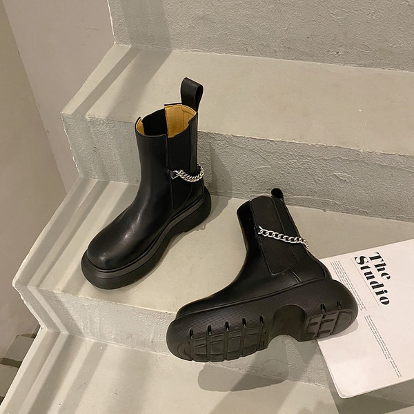 Cizme de dama din piele ecologica cu talpa aspra si lant metalic