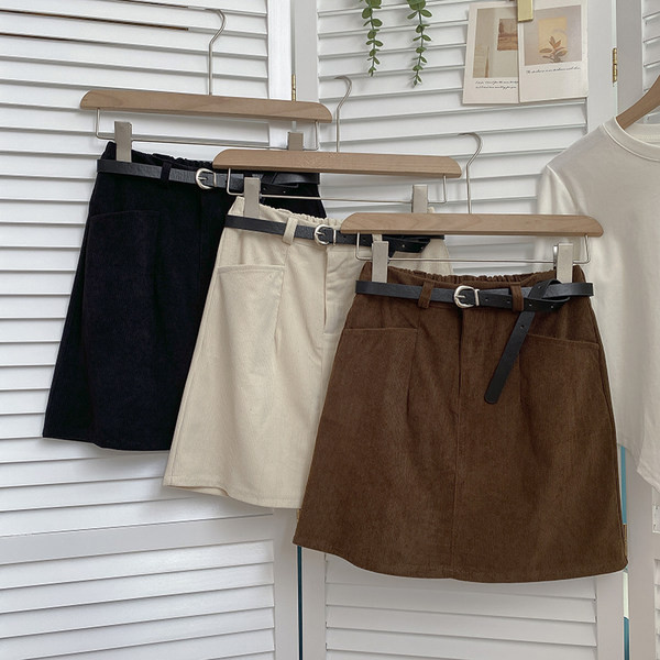 Fusta scurta de dama cu centura si buzunare