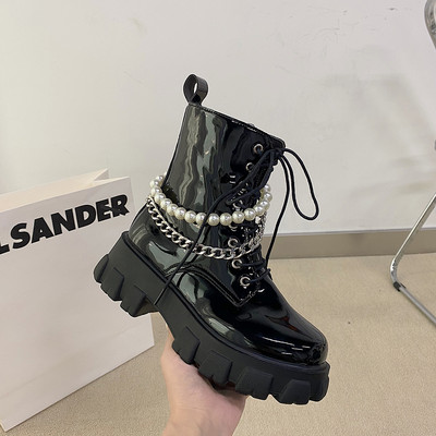 Cizme de dama cu talpa perlata aspra si lant metalic