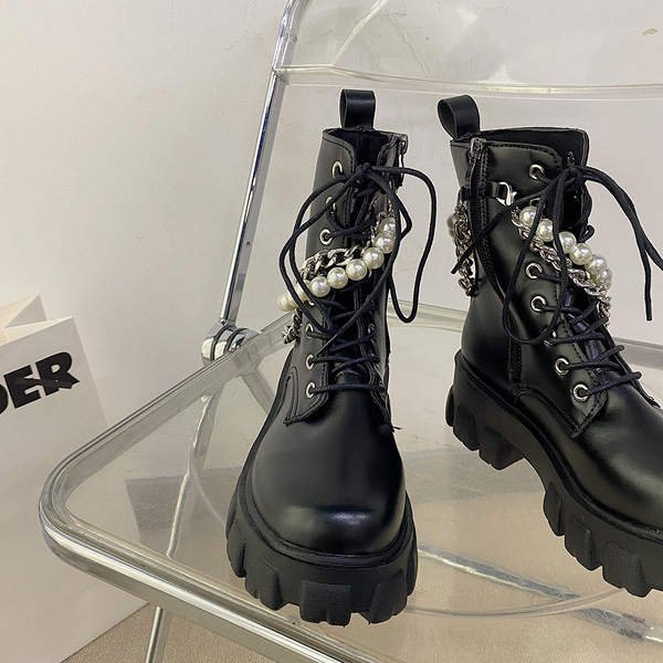 Cizme de dama cu talpa perlata aspra si lant metalic