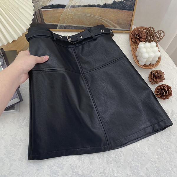 Model nou fusta scurta cu centura