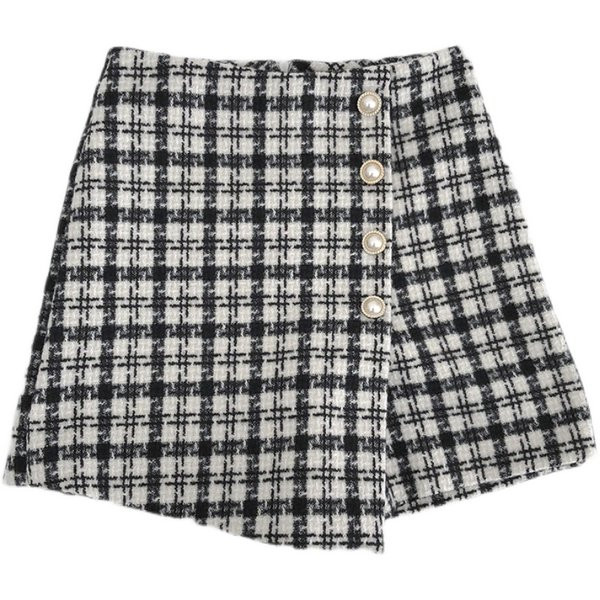Pantaloni scurți în carouri cu nasturi și talie înaltă
