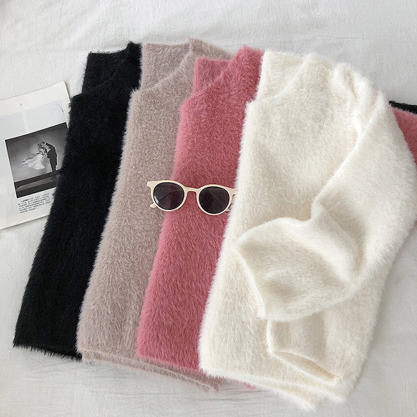 Pulover de puf de damă cu mâneci lungi și decolteu spitz