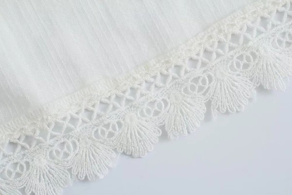 Camasa de toamna model nou cu dantela si nasturi