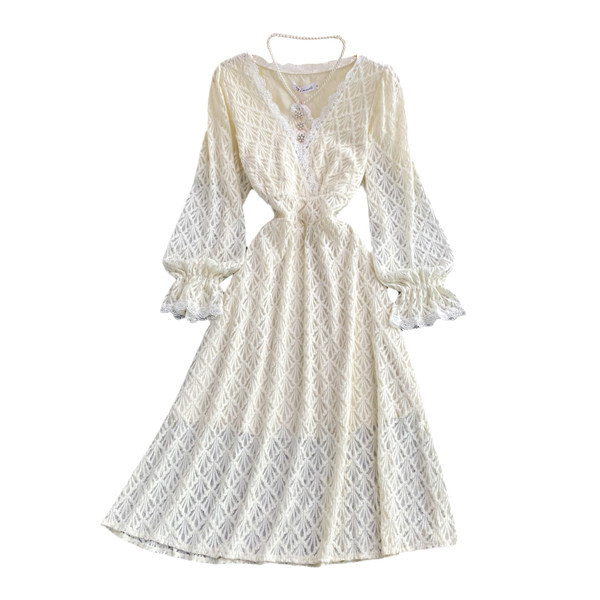 Rochie modernă de damă cu mâneci lungi și decolteu spitz